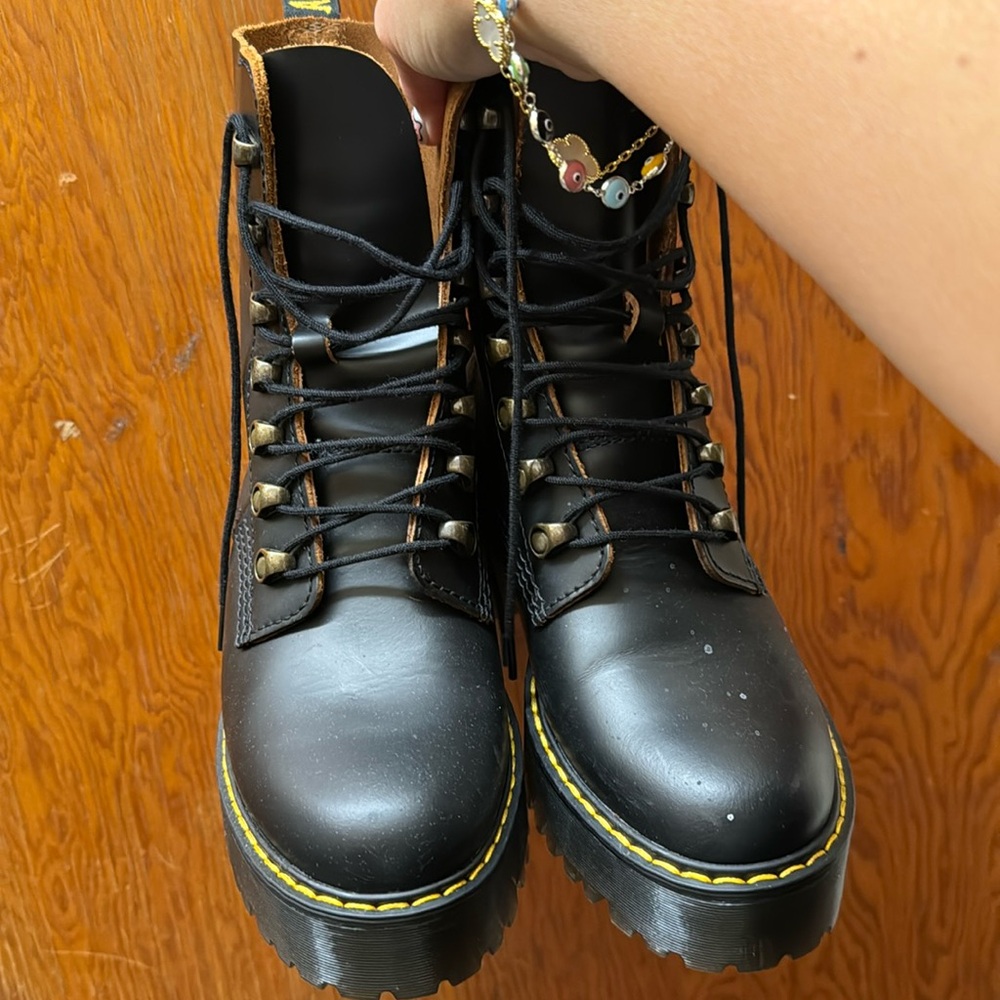 Dr martens combat boots